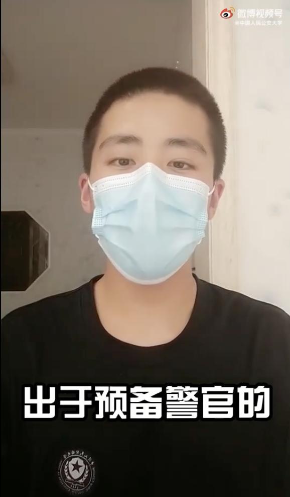 DƬ
